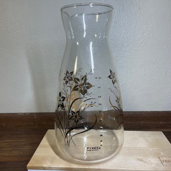 Vintage Pyrex Glass Juice Carafe Gold Floral Design 9.75" high 48oz - Picture 7 of 9